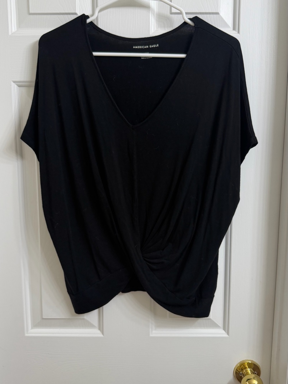 American Eagle Outfitters Black V-Neck Twist-Hem Short Sleeve Top